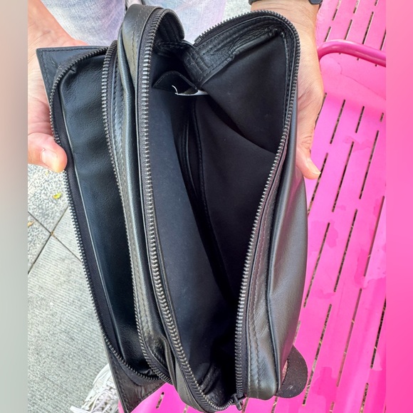 Authentic Mint Condition Bottega Veneta Men’s Crossbody Belt Bag. - Picture 9 of 17